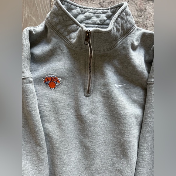Knicks Nike Light Gray Quarter-Zip Pullover, Size L - Picture 4 of 5